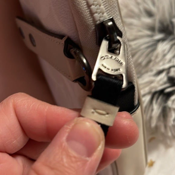 Coach side 👜 - Picture 3 of 9